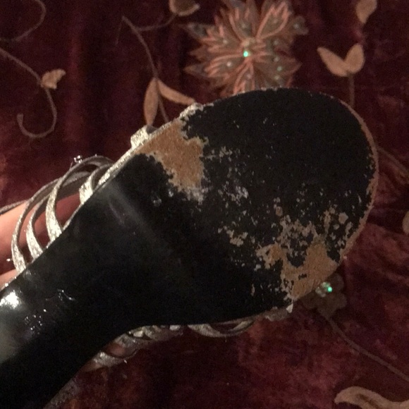 Silver heels - Picture 3 of 3